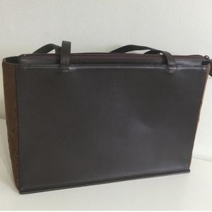 Closet clean out🚨🚨Burberry Authentic Vintage Leather tote bag.Accepting offers